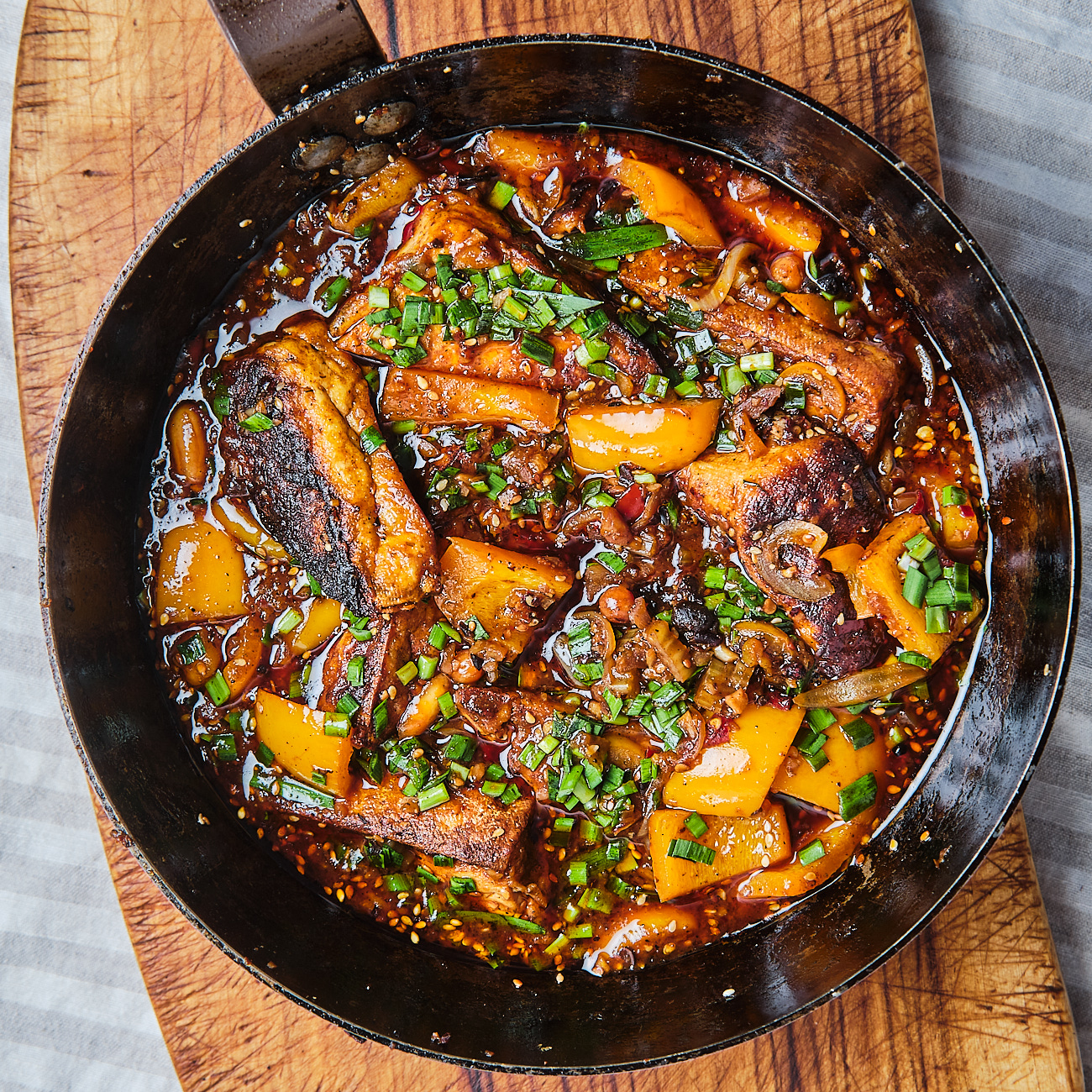 Tofu mit Paprika mit starkem asiatischen Einfluss